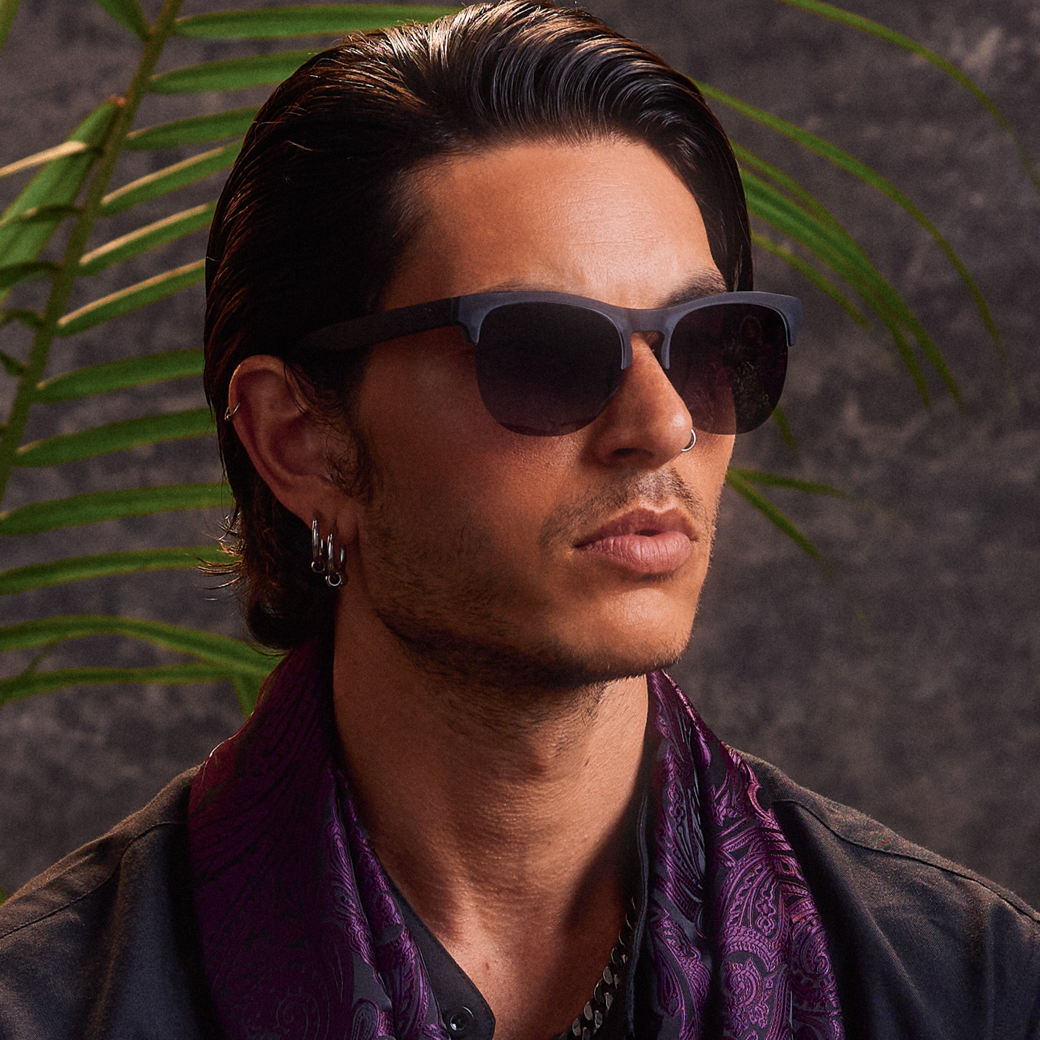 Alternative view of Throws Shade, Catches Clout